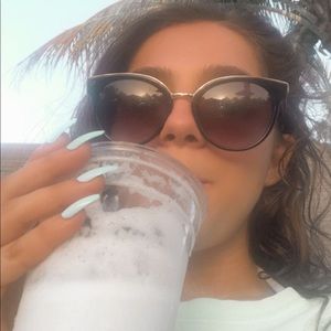 Meet your Posher, Adelena